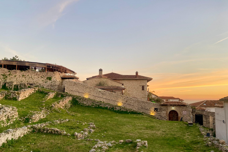 Tirana: Kruja Castle, Old Bazaar, and Bunk’Art 1 Tour