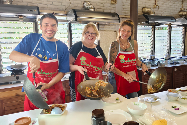 Chiang Mai : Cours de cuisine le matin, visite du marché localChiang Mai : Cours de cuisine du matin, Galangal Cooking Studio