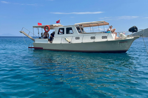 Tour en barco privado por las bahías de Bodrum con paradas para nadar