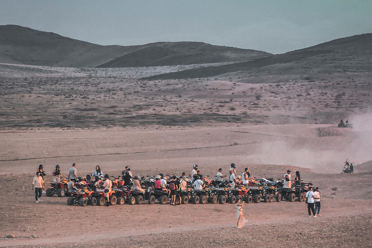 Agafay Magic : Dîner, balade à dos de chameau et randonnée en quad