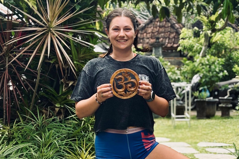 Experiência de escultura em madeira em Ubud