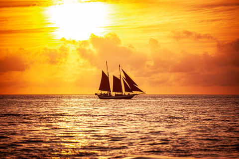 Santorini: Sunset Cruise with Volcano and Hot Springs Stops
