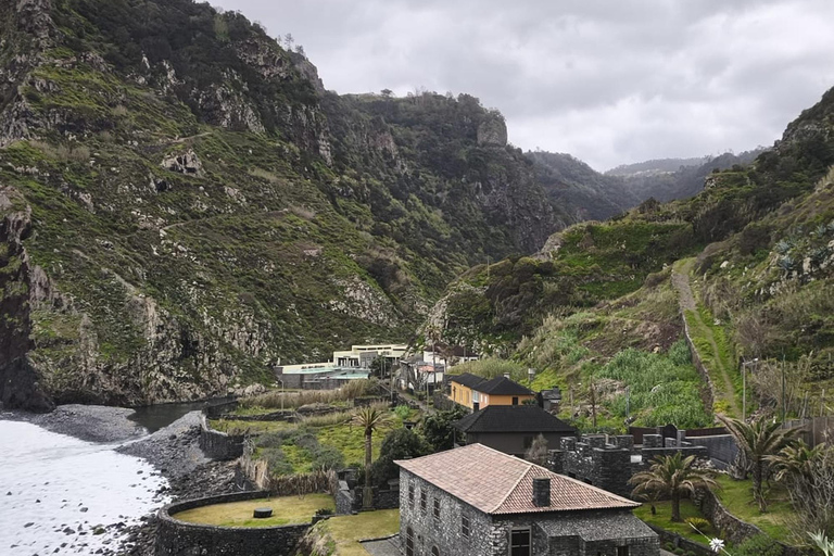 Madeira: Private Tour with Ruinas São Jorge and Cable Car