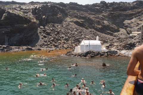 Santorini: vulkanische zonsondergangcruiseCruise bij zonsondergang met warmwaterbronnen en diner in Thirassia