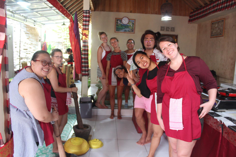 Ubud : Regular or Vegetarian cooking class with market visit