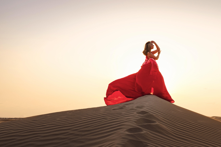 Maspalomas: Flying Dress Photoshoot in Sand Dunes Standard (20 photos | 30 mins)