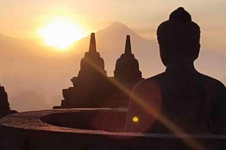 يوجياكارتا: جولة شروق الشمس في بوروبودور لمدة نصف يوم مع النقلجولة بوروبودور لمدة نصف يوم مع النقل 