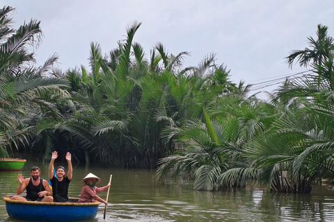 Tour en bateau de la corbeille de Hoi AnPromenade en bateau à panier à Hoi An