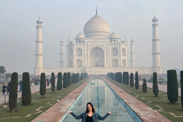 Visita guiada sin colas al Taj Mahal con múltiples opcionesTicket de entrada al Monumento con visita guiada y servicio de recogida y regreso del hotel