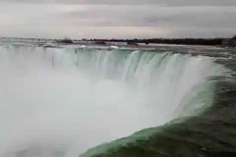 Toronto und die Niagarafälle: Ganztagestour durch Stadtführung und Natur