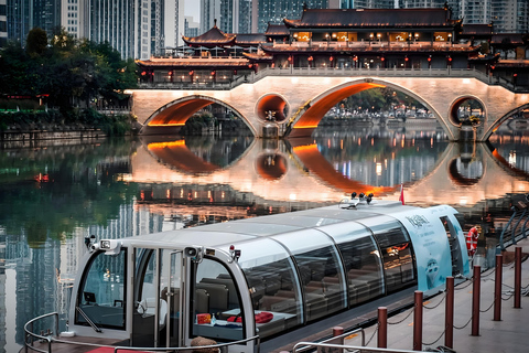 Guangzhou: Private Yacht Cruise with Drinks & Butler