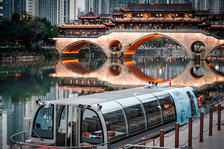 Guangzhou: Private Yacht Cruise with Drinks & Butler