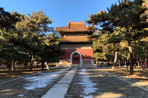 En dags östra Qing Tomb Tour med Peking engelska förare