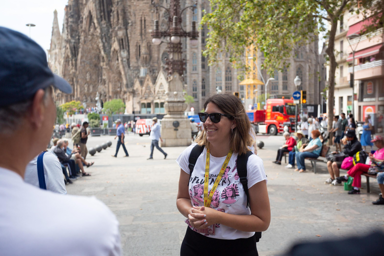 Barcelona: Sagrada Familia Small Group Guided Tour