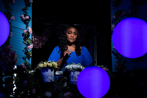 Lisbon: Mamma Mia Station Dinner Show with Drinks