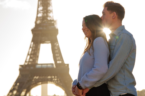 Paris: Eiffel Tower Photoshoot with a Professional