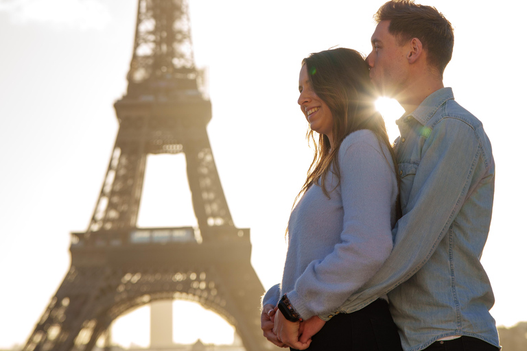 Paris: Eiffelturm-Fotoshooting mit einem Profi