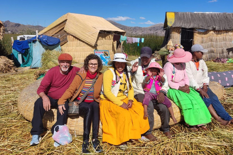 Puno: Tour 2dias en el Titicoca + Catamaran Exclusivo + alojamiento en Uros