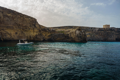 Esclusivo tour privato in barca Laguna Blu, Grotte di Comino e Gozo