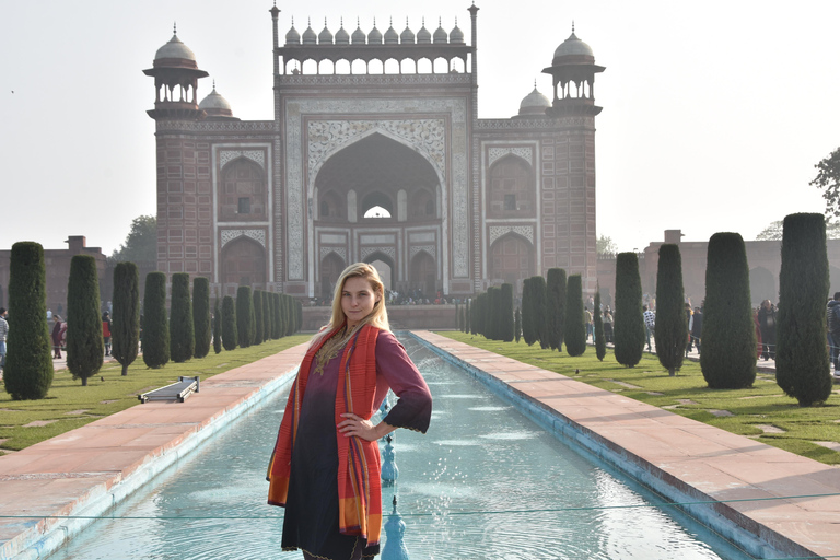 Vanuit Delhi: Taj Mahal-tour per supersnelle trein, all-inclusiveTour met 1e klas trein met auto, gids, tickets en lunch