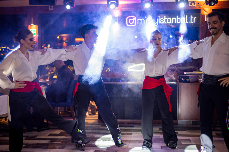 Istanbul: oudejaarsavond rondvaart &amp; diner op Bosporus2026Privétafel met diner en drankjes - trefpunt