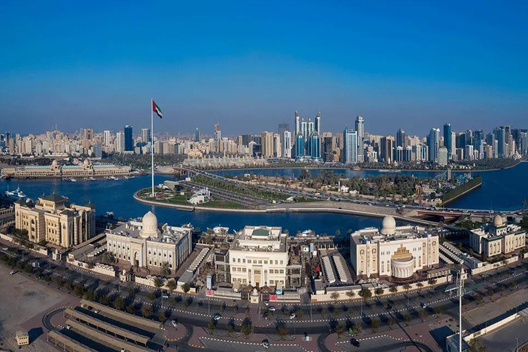 Sharjah: Souqs & Malls Shopping Tour with Hotel Pickup