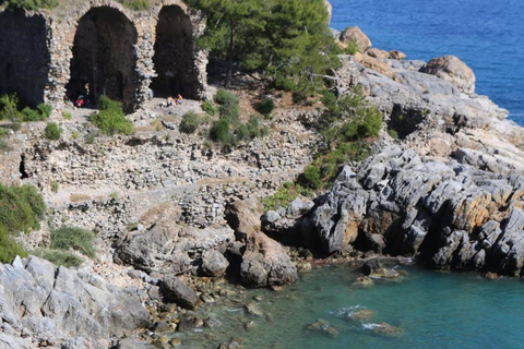 Marmaris: Akyaka Boat Tour with Swimming and Lunch