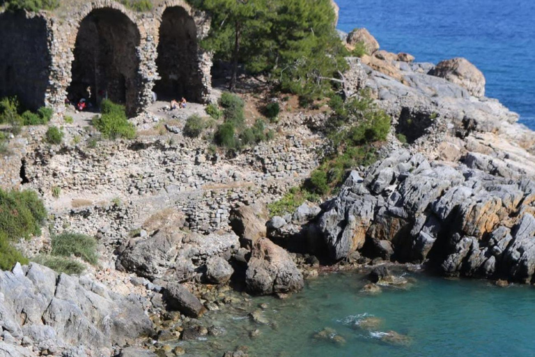 Marmaris: Akyaka Boat Tour with Swimming and Lunch