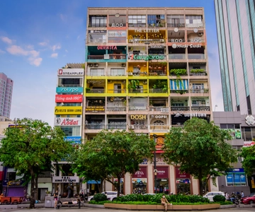 Hidden Gems Walk: Saigon Square, Alleys & Nguyen Hue Street