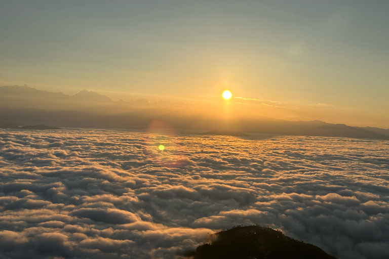 Nagarkot Nights: una notte di lusso, montagne e alba