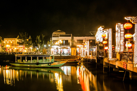 Hoi An: Tour gastronômico noturno com 7 degustações e passeio de barco