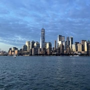Coucher de soleil à New York, musique et croisière touristique avec vue sur la Statue de la Liberté