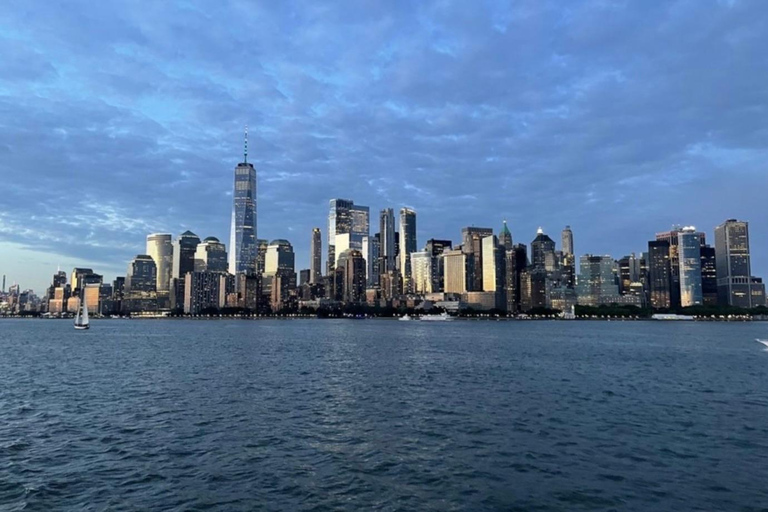 NYC Sunset, Music &amp; Statue of Liberty Sightseeing CruiseZonsondergang in NYC, muziek en rondvaart langs het Vrijheidsbeeld
