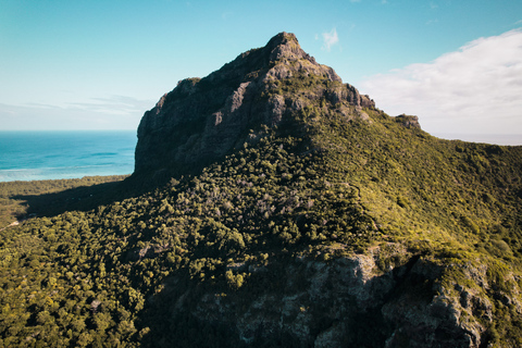 Ilhas Maurício: Caminhada e escalada guiada ao nascer do sol na montanha Le MorneCaminhada e escalada ao nascer do sol na montanha Le Morne