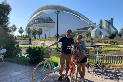 Tour guidato di Valencia in bicicletta in piccoli gruppiTour in bicicletta condiviso in piccoli gruppi (la bicicletta è esclusa)