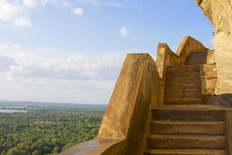 Sigiriya, Dambulla, Village Safari Day Tour including lunch