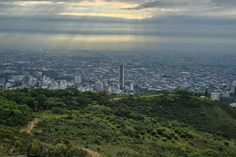 Cali : Ascension guidée de la colline des 3 croixAscension guidée de la colline des 3 croix