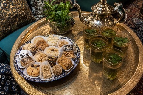 Marrakech: Moroccan Caftan Experience with Tea & Sweets