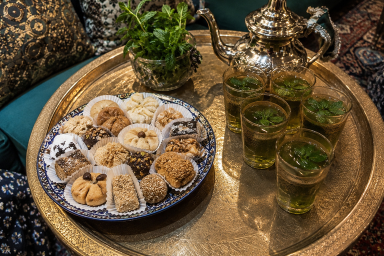 Marrakech: Moroccan Caftan Experience with Tea & Sweets