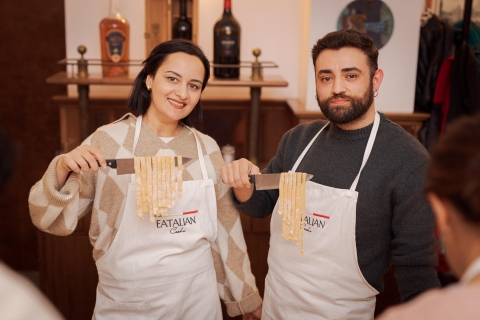 Roma: Clase de cocina para hacer pasta en la Piazza NavonaClase de cocina para hacer pasta en Piazza Navona Roma Italia