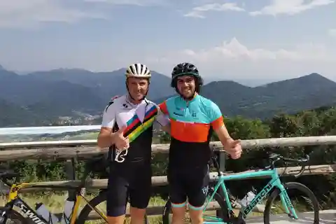Passeio de bicicleta pela estrada de Bellagio: Capela de Ciclismo Madonna del Ghisallo