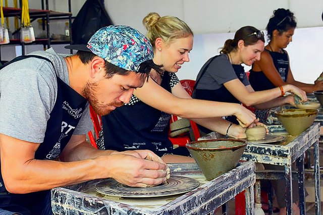 Siem Reap : Pottery Classes with Transfer round trip