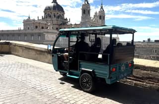 Madrid: Tour mit Tuk Tuk Zero: Das Beste von Madrid in 2h 15min