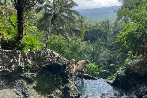 Est de Bali : Cascade de Gembleng, Tenganan et plage de Virgin