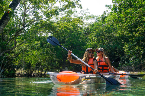 Kayak trasparente alla laguna di Bacalar