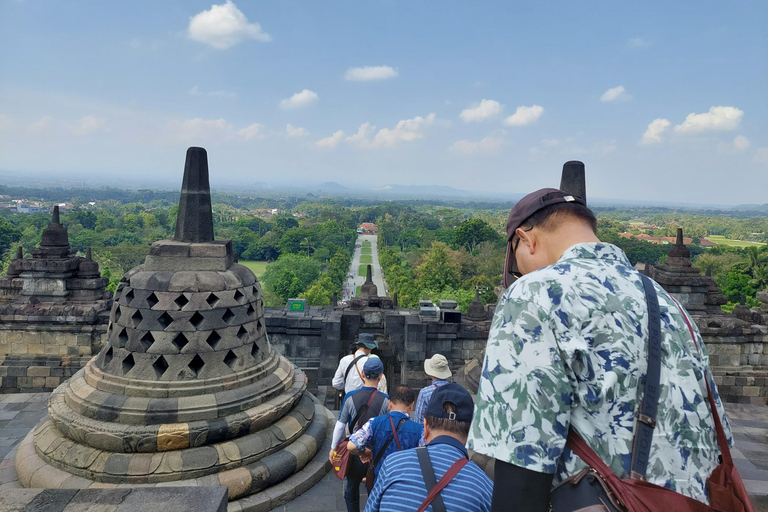 Yogyakarta : Montée à Borobudur : visite d&#039;une demi-journée avec guide et partage de la visite