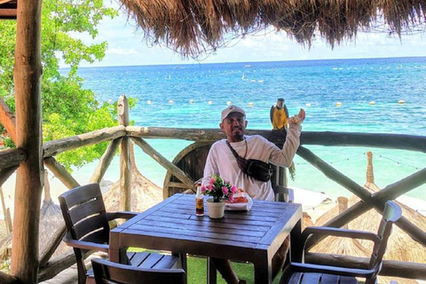 Cartagena: Playa Tranquila Barú Day Pass + Welcome Cocktail