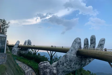 Visita al Puente Dorado y las Colinas de Ba Na con guía en español