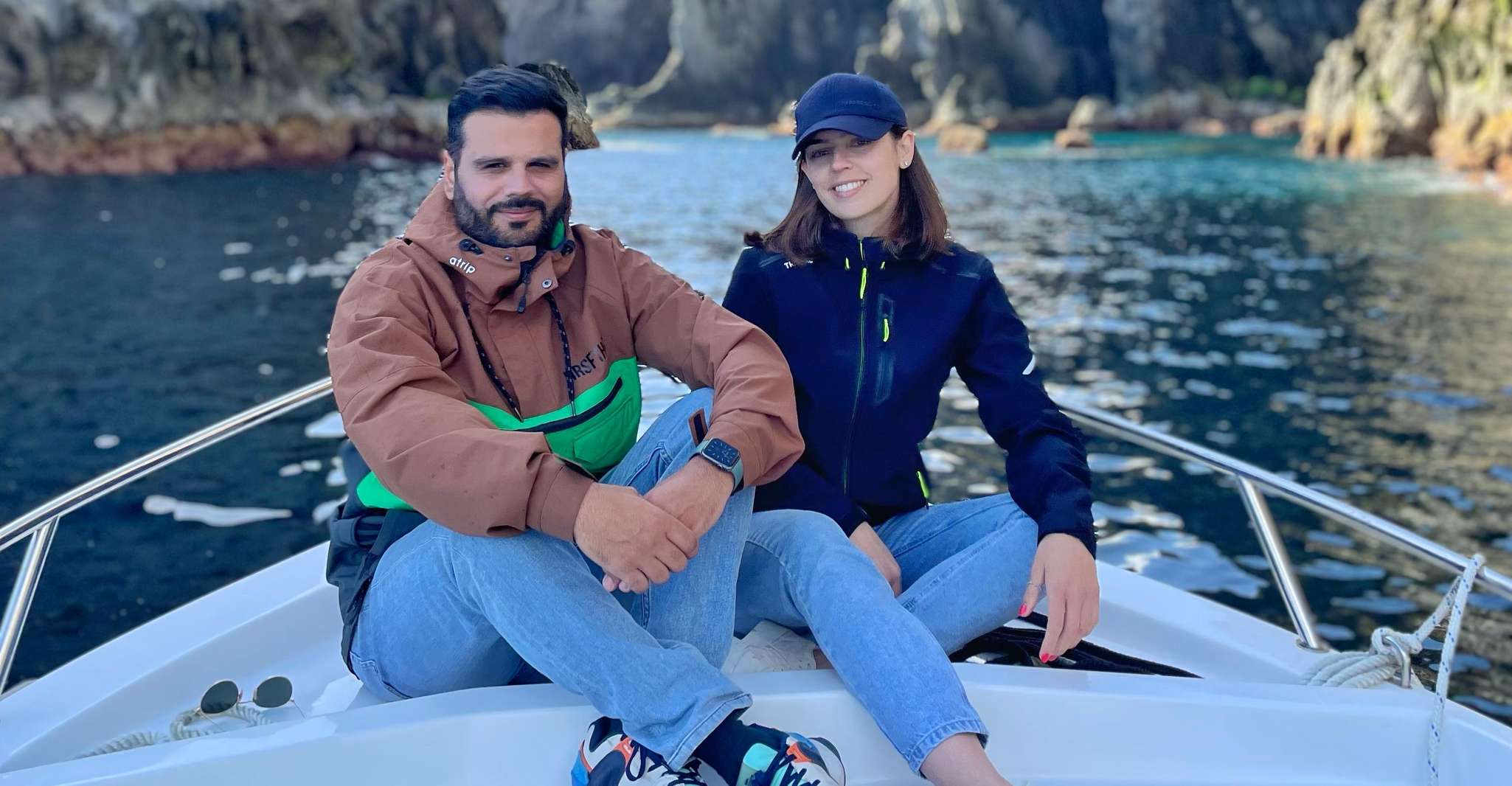 Excursión en barco, Excursión por las cuevas en la costa norte - Hizvo