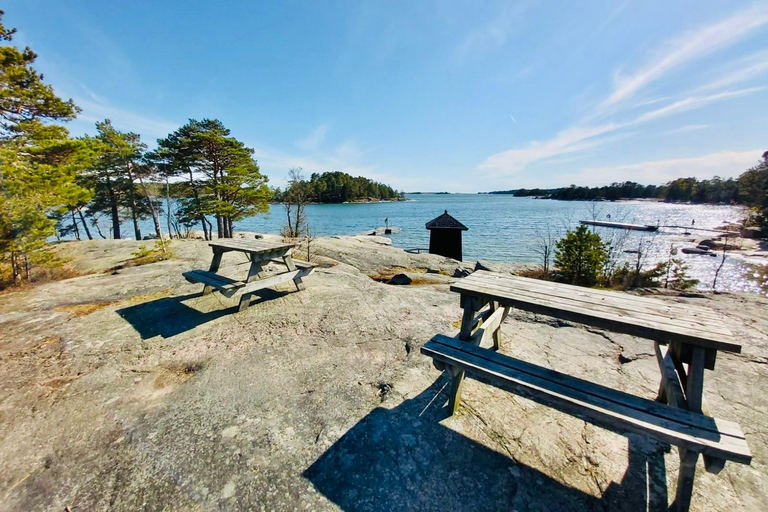 Helsinki: Private Boat Tour with Skipper/ Guide